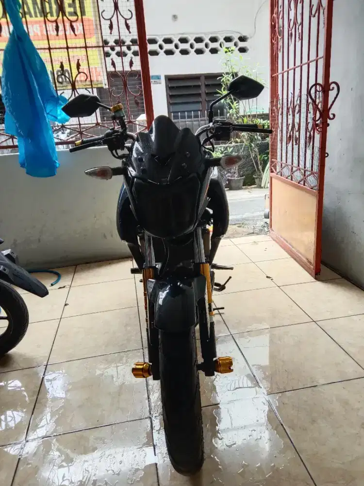 Vixion warna hitam
