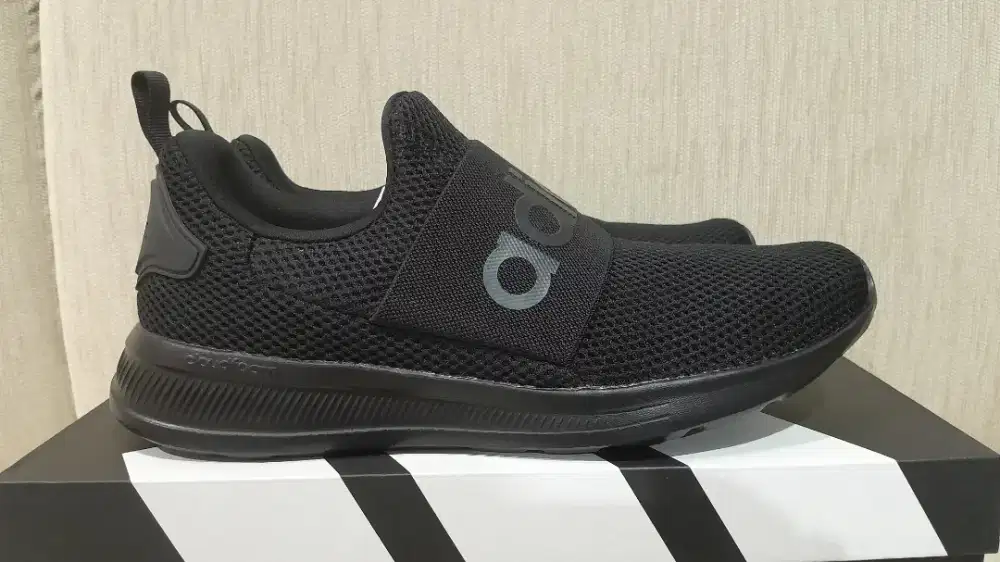 Sepatu Slip on Adidas