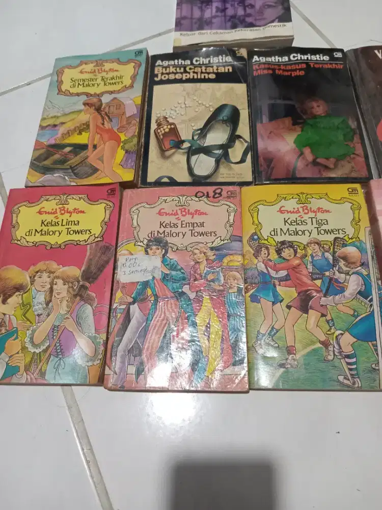 enid blyton agatha christie v lestari