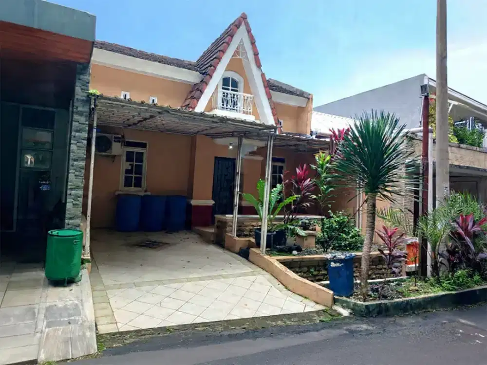 DISEWA RUMAH TAHUNAN 2 LANTAI BAGUS SIAP HUNI HARGA NEGO SENTUL CITY