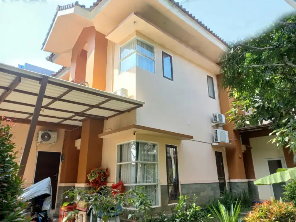 DIJUAL RUMAH 3 LANTAI MEWAH HOOK BAGUS SIAP HUNI HARGA NEGO SENTUL CITY