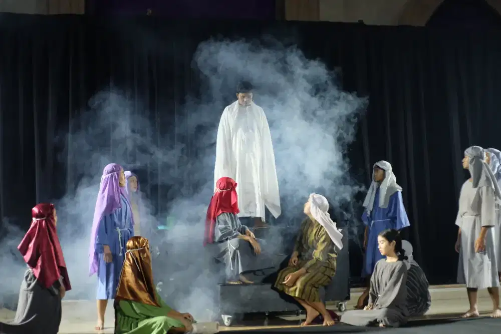 Penjahit untuk seragam pentas