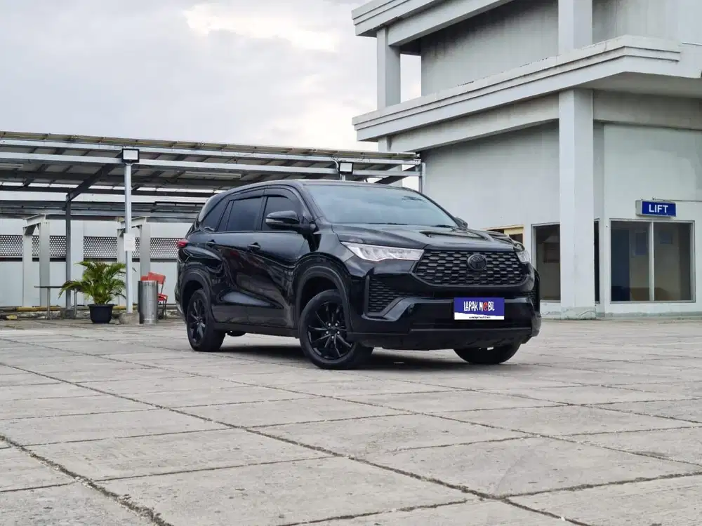 Toyota Innova Zenix 2.0 V CVT 2023 Km 21rb Tangan 1