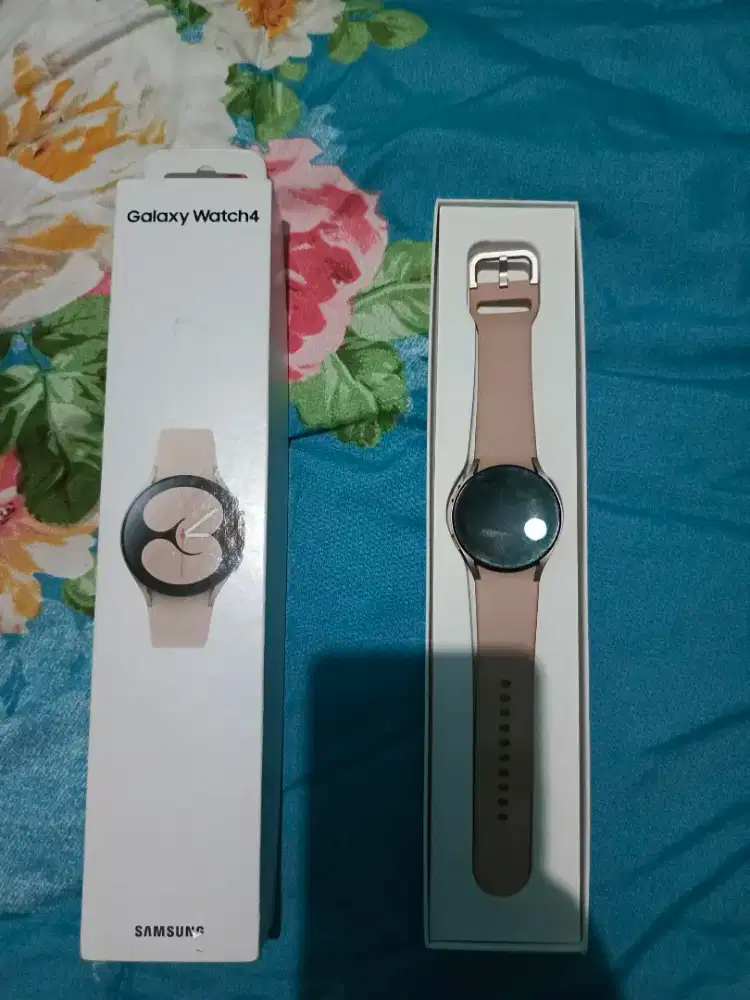 Samsung Galaxy watch 4 40 mm bekas pakai cewe lengkap
