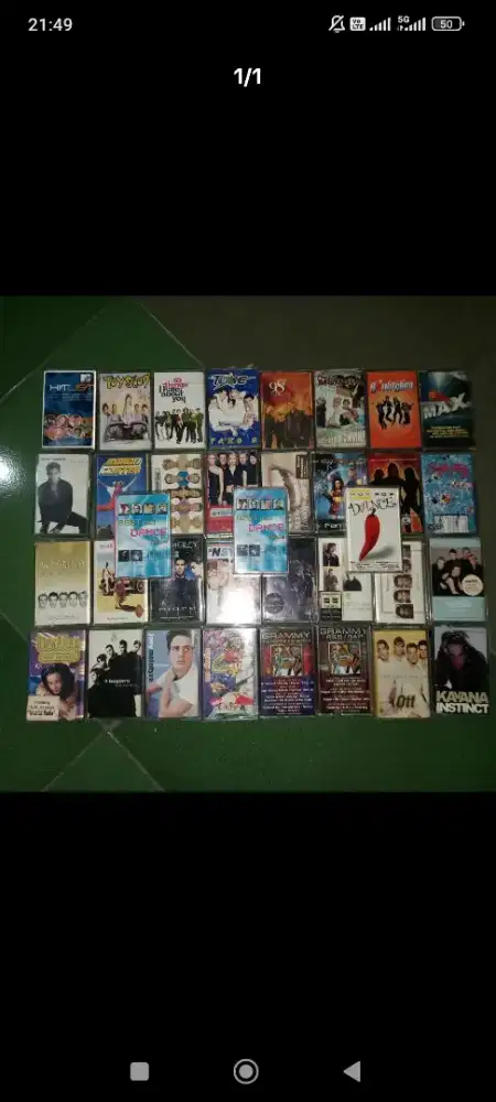 Kaset musik pita 1 set sesuai foto. Dapet semuanya
