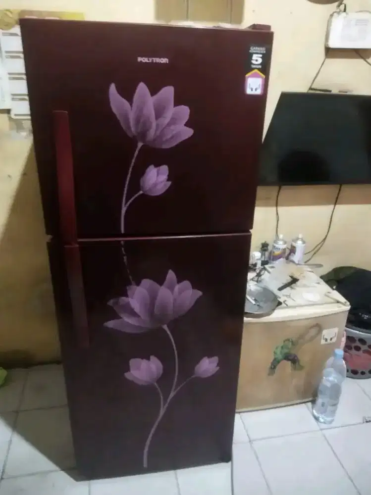 Jual butuh kulkas 2 pintu merk POLYTRON BALEZZA