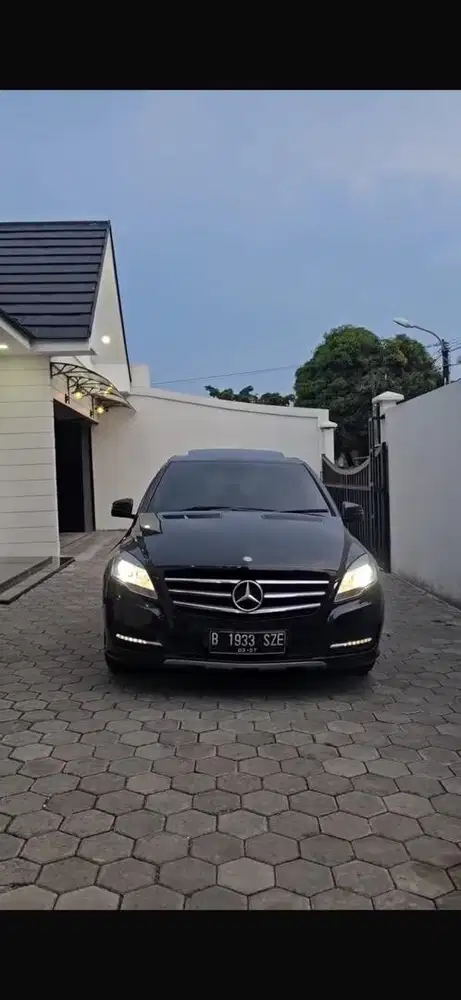 Low km mercedes benz r300 2011