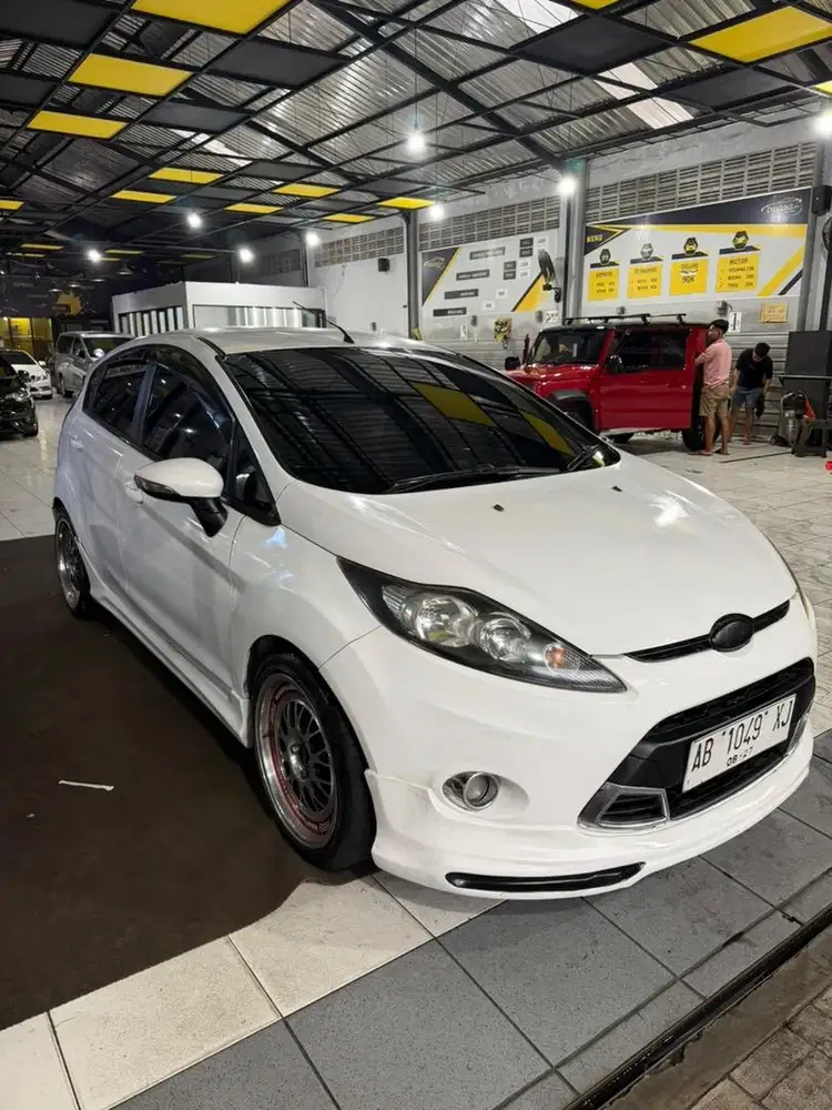 Ford fiesta s matik 2012