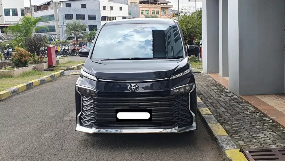 Km18rb toyota voxy tss 2023 ungu cash kredit proses bisa dibantu