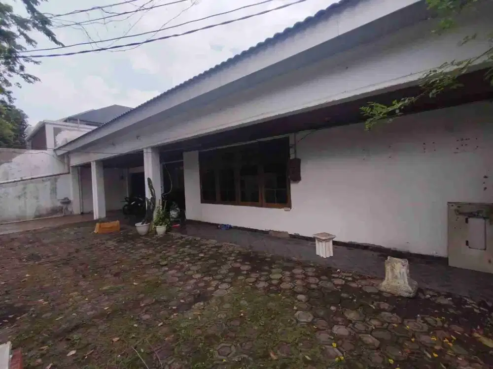 Rumah Row 3 mobil di Jalan Cempaka Putih Tengah Jakarta Pusat