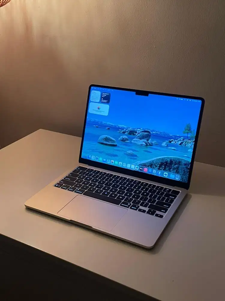 MacBook Air 2025 M4 13 inch 16/256