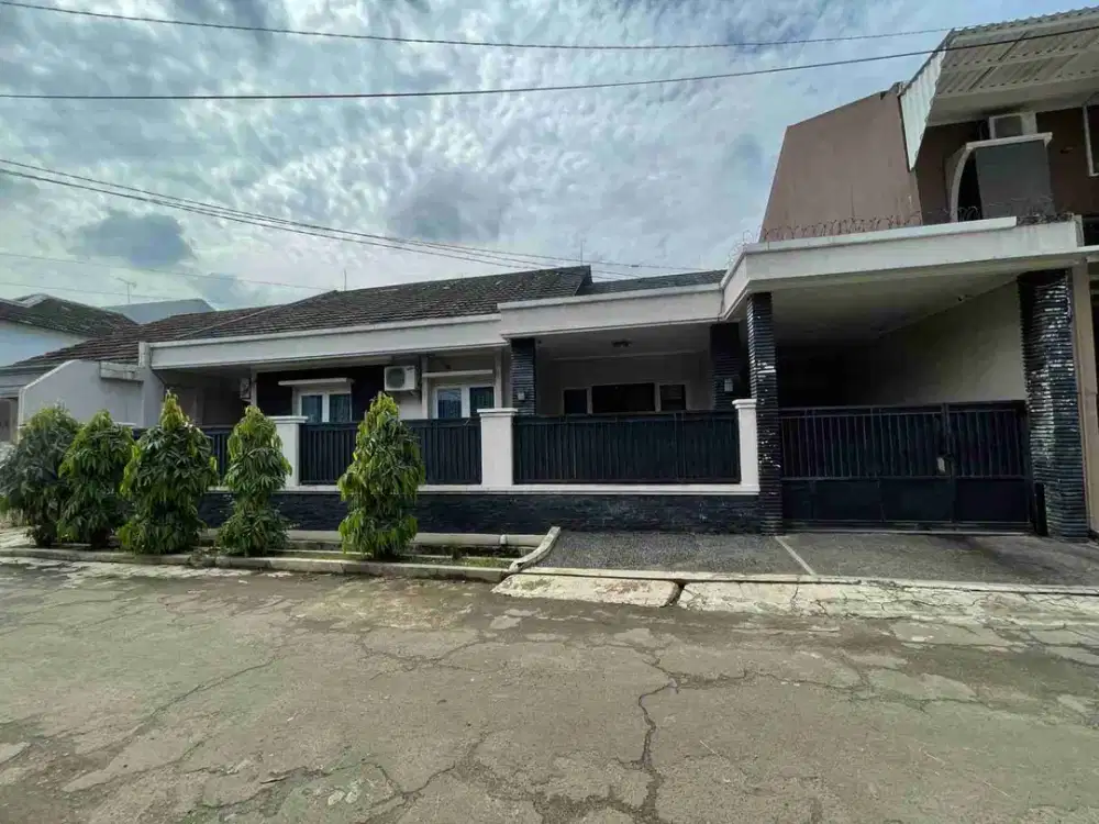 Rumah luas, nyaman, dan siap huni 
Jatiwaringin Asri, Pondok Gede, Kota Bekasi