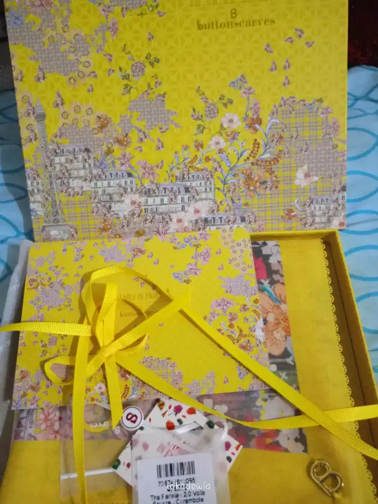 Buttonscarves emily paris carambole