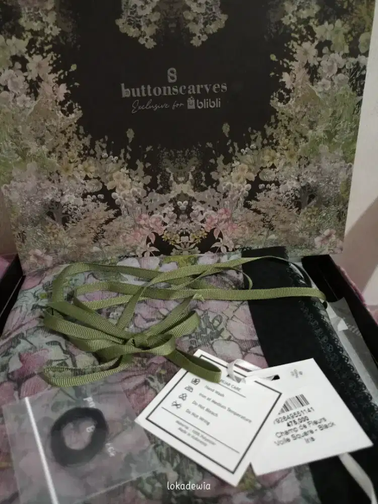 Champ DF black iris buttonscraves