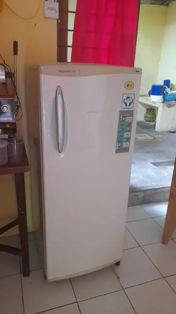 JUAL CEPAT FREEZER LG MASIH OK