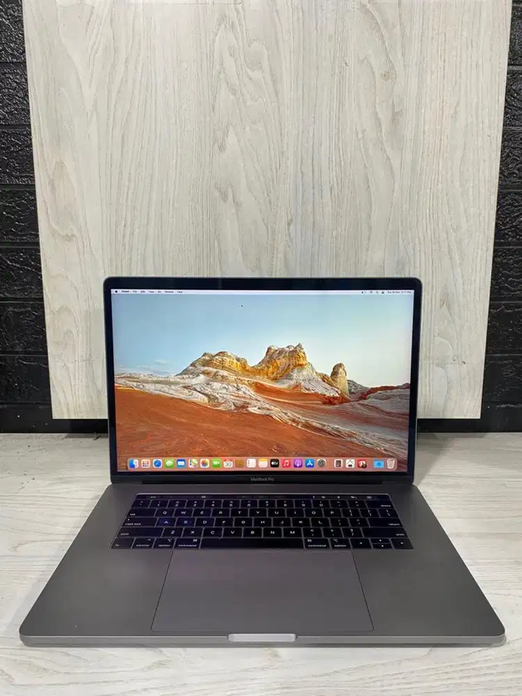 Macbook Pro 2017 intel core i7 15inc RAM 16gb SSD 1tb
