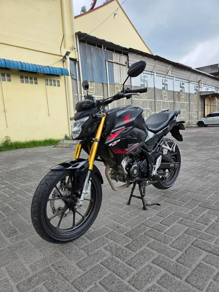 Honda CB150R Hitam 2021 pmk 2022
