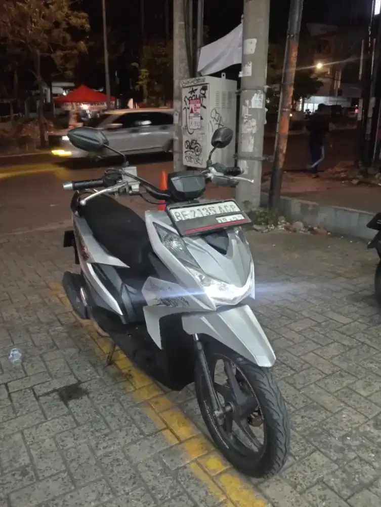 Di jual motor Honda beat Street tahun 2022