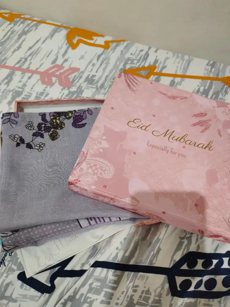 Scarf hijab segiempat