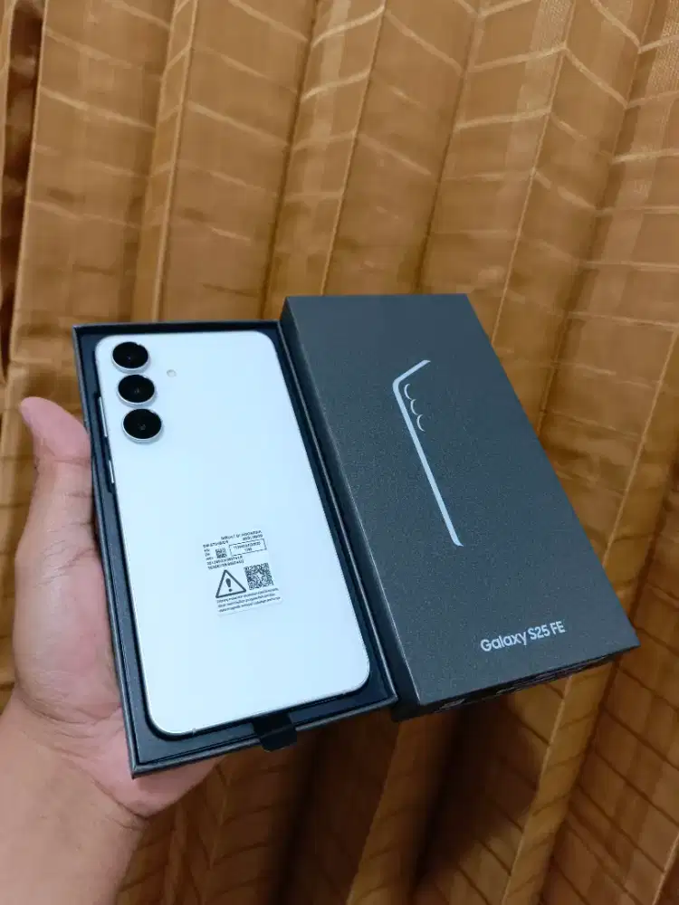 SAMSUNG S25FE second like new