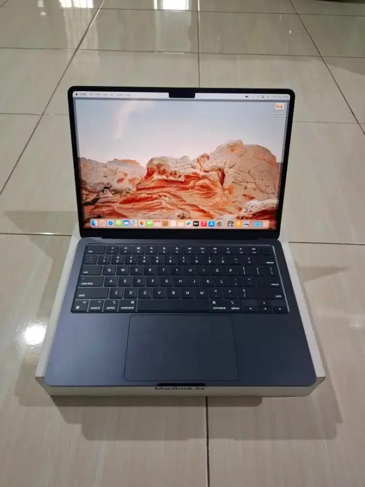 Macbook Air Apple M2 Garansi On
Pembelian September 2025