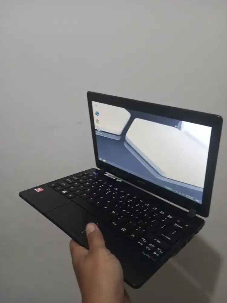 Acer Aspire V5-121 AMD C70 DDR 4GB HDD 320GB LED 12 Baterai 1.5 Jam