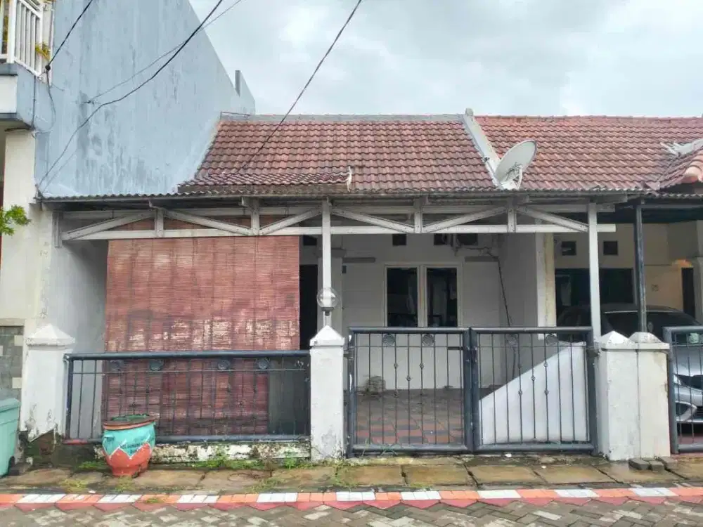 rumah second dekat jln raya Surabaya 1lt murah 700jt an