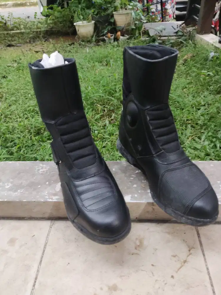 Sepatu Touring Tomkins