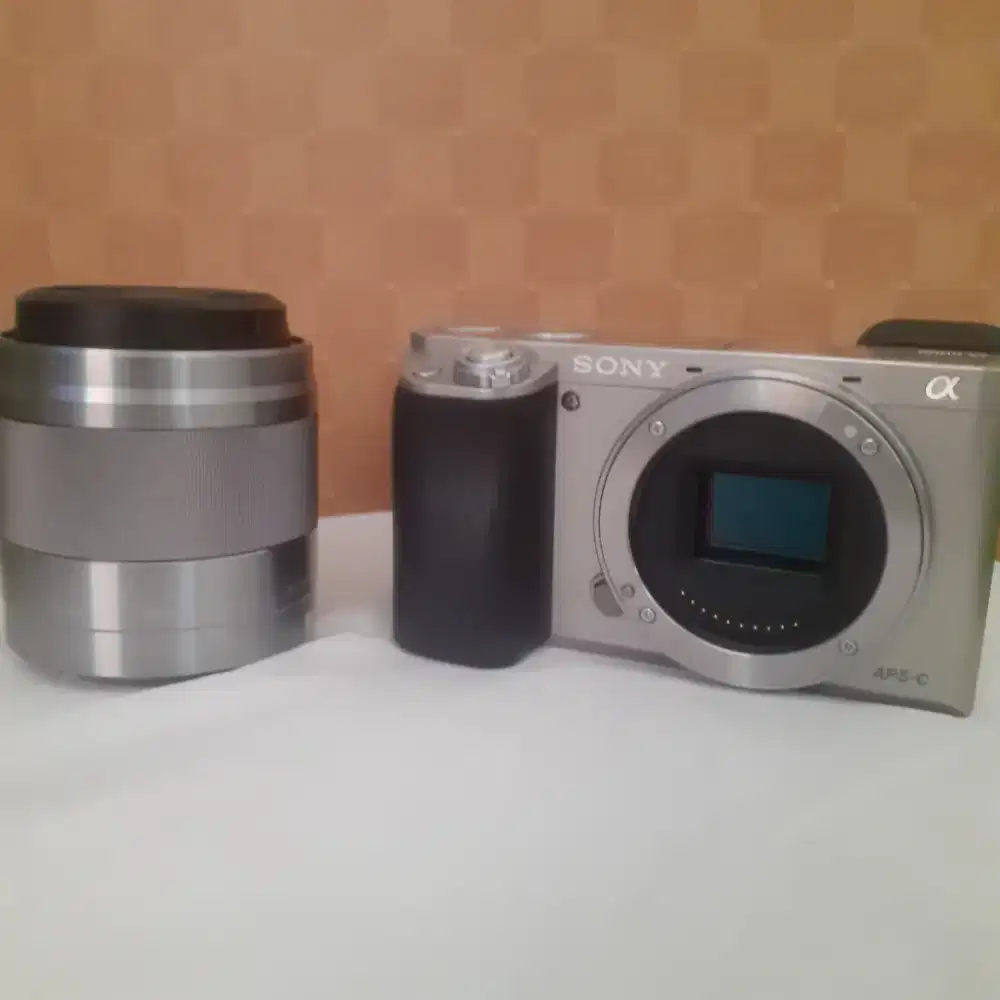 Jual camera only a6000+lensa kit 1 8/50 like new.