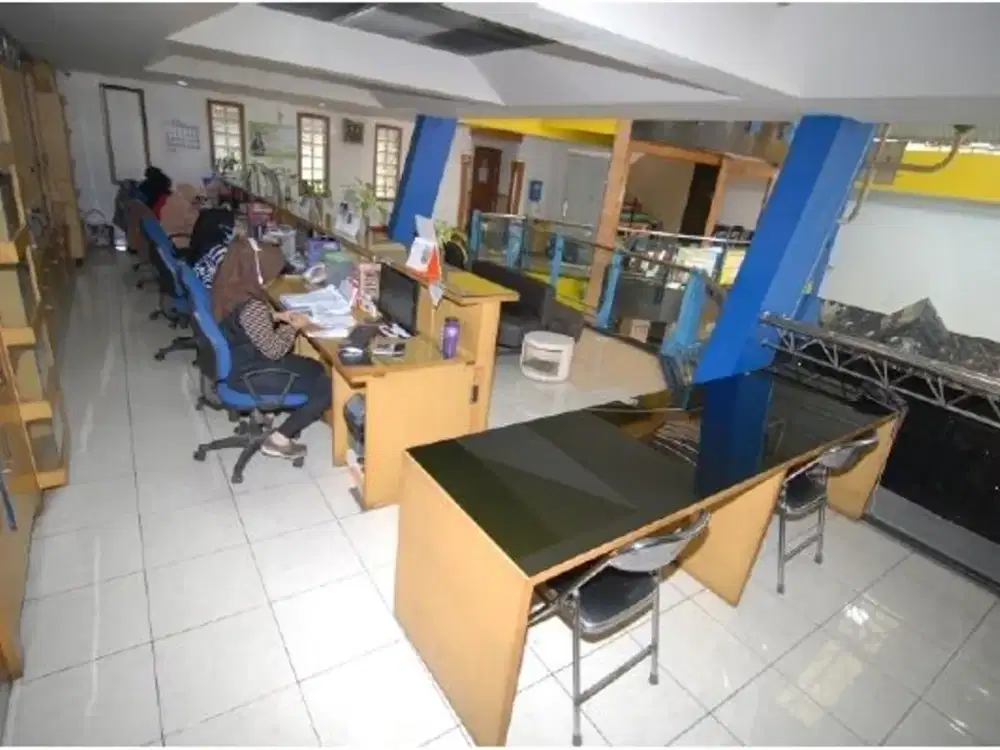 GEDUNG SHOWROOM MEWAH 3 LANTAI, MAINROAD DAN FULL FURNISHED, COCOK UNTUK SHOWROOM/KANTOR/BANK BANDUNG