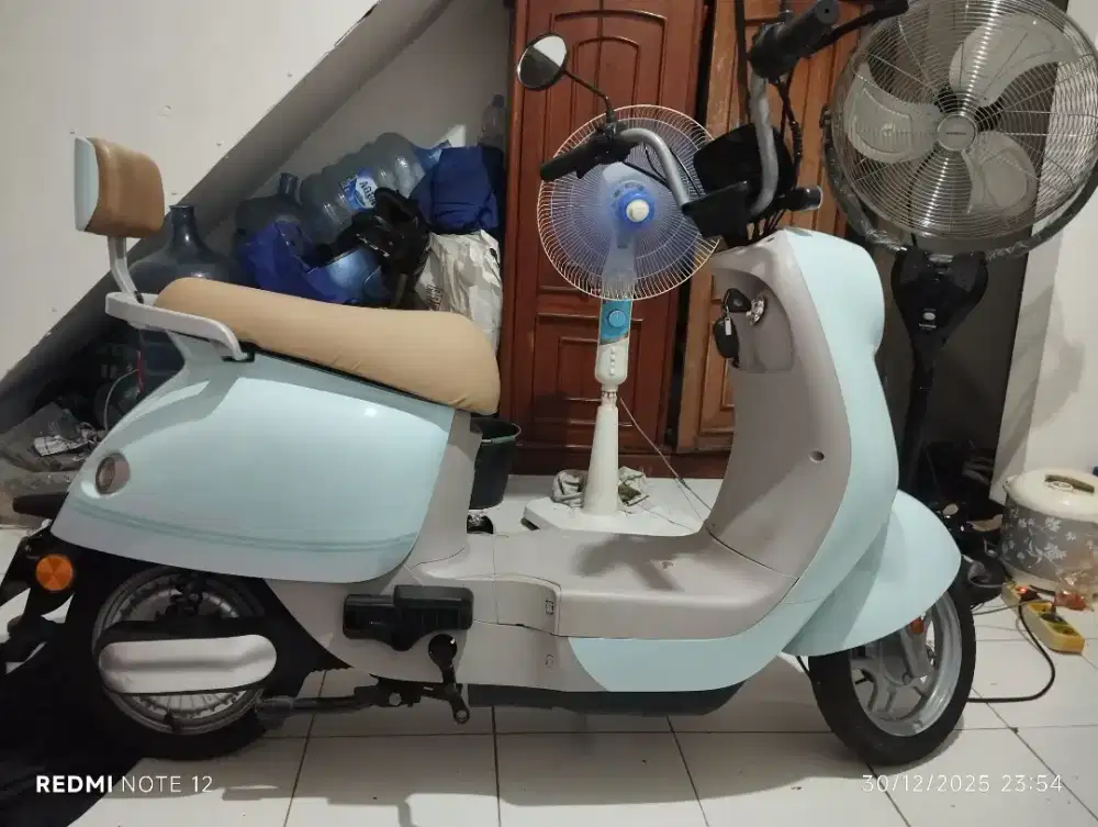 Sepeda listrik factor fc 817