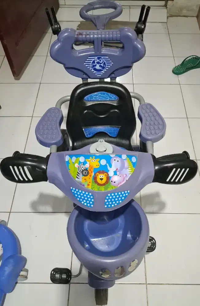 Sepeda anak roda tiga