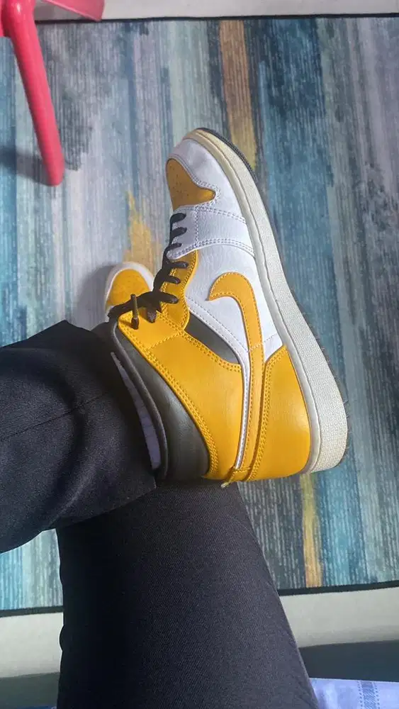 Sepatu Nike Air Jordan Mid Yellow