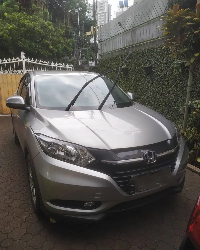 Dijual cepat Honda HRV S CVT 2017 Silver metalik Mulus seperti baru.!!