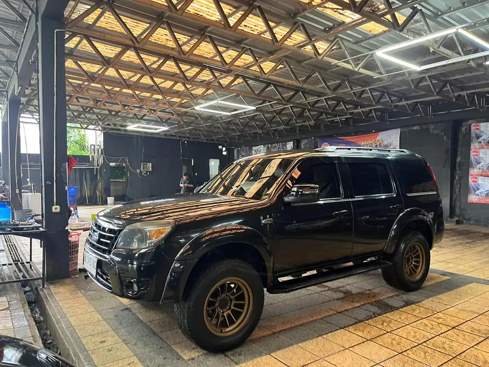 Ford Everest 2011 Diesel A/T Hitam Murah