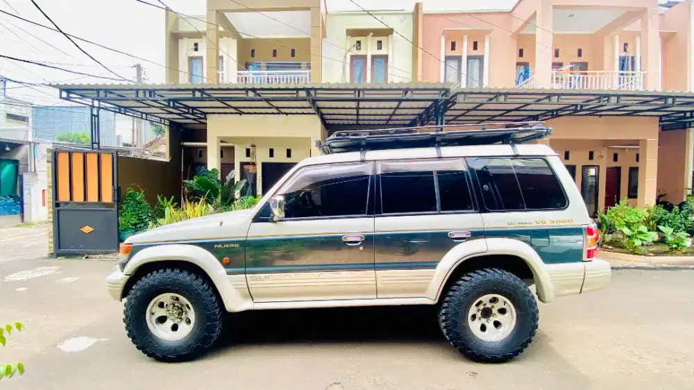 Pajero th 95 hijau silver manual istimewa