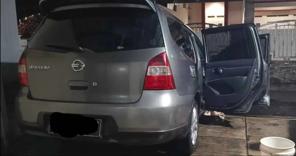 DIJUAL – NISSAN GRAND LIVINA SV 2012
