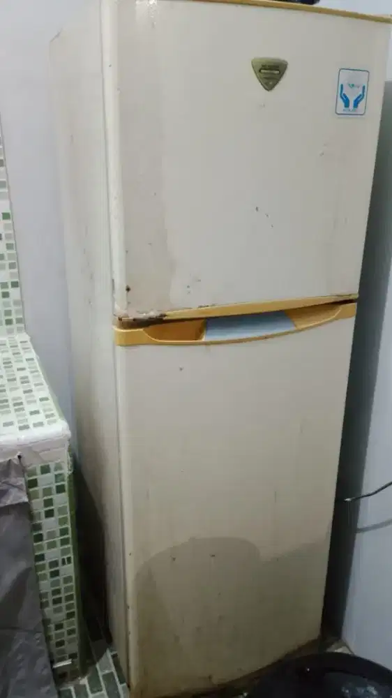 Dijual kulkas dua pintu