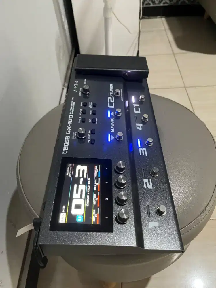 Efek gitar Boss GX-100 mulus lengkap