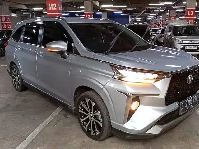 Saya pemilik mobil ini. Mobil ini baru dan dalam kondisi sangat baik.