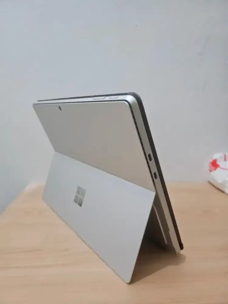 Microsoft Surface Pro 9 i5 RAM 8GB SSD 256GB + Keyboard & Pen