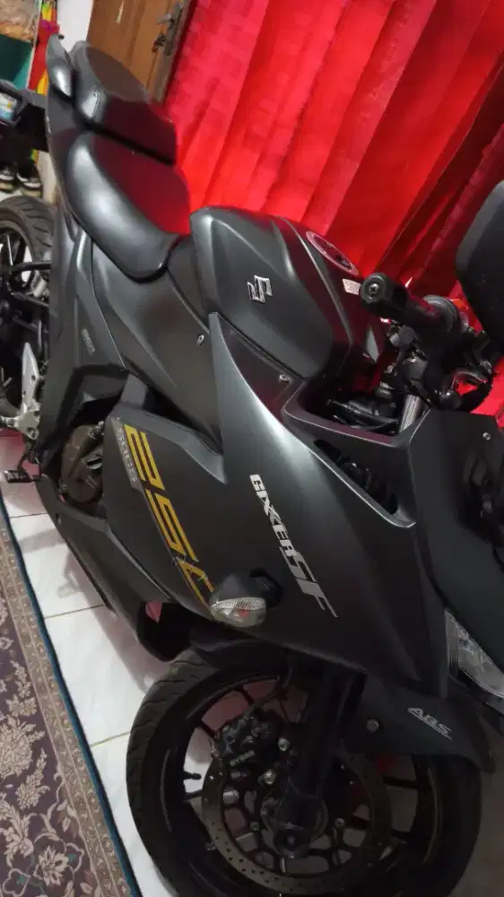Suzuki gixxer sf 250