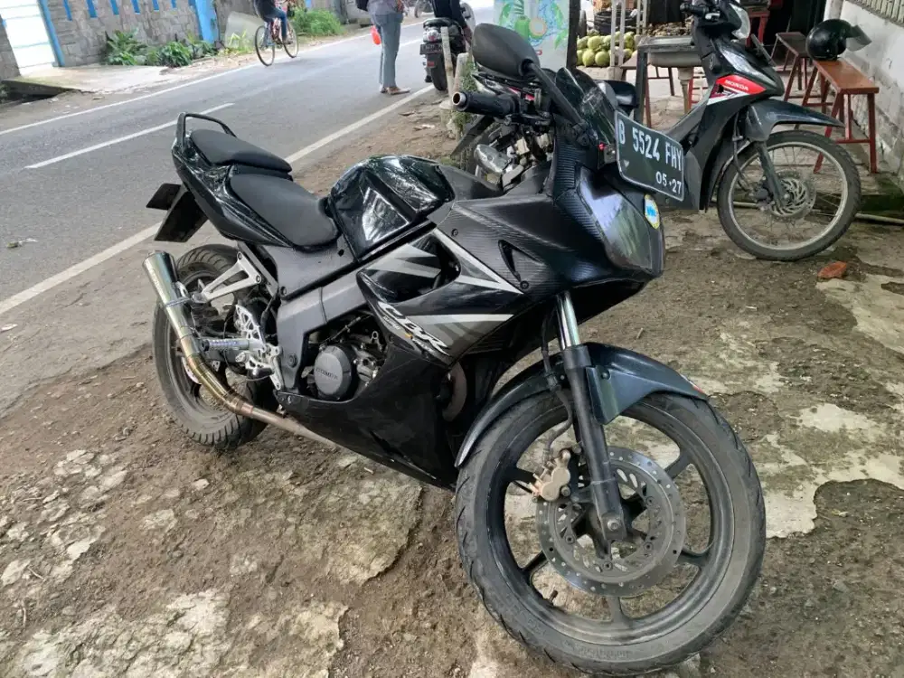 jual motor CBR Thailand 2007,harga 8jutaan aja bisa nego,ss lengkap