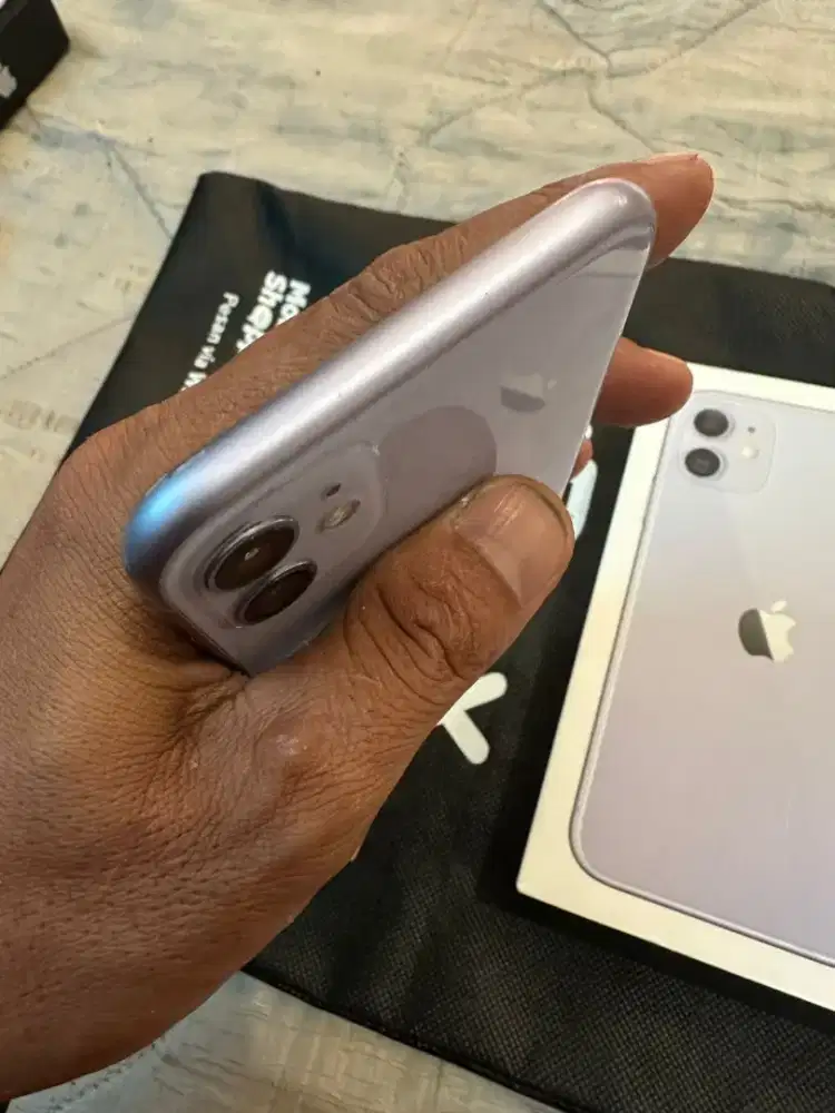 iphone 11 ibox 128 lecet kaya di poto fullset bebas riset bh saja serv