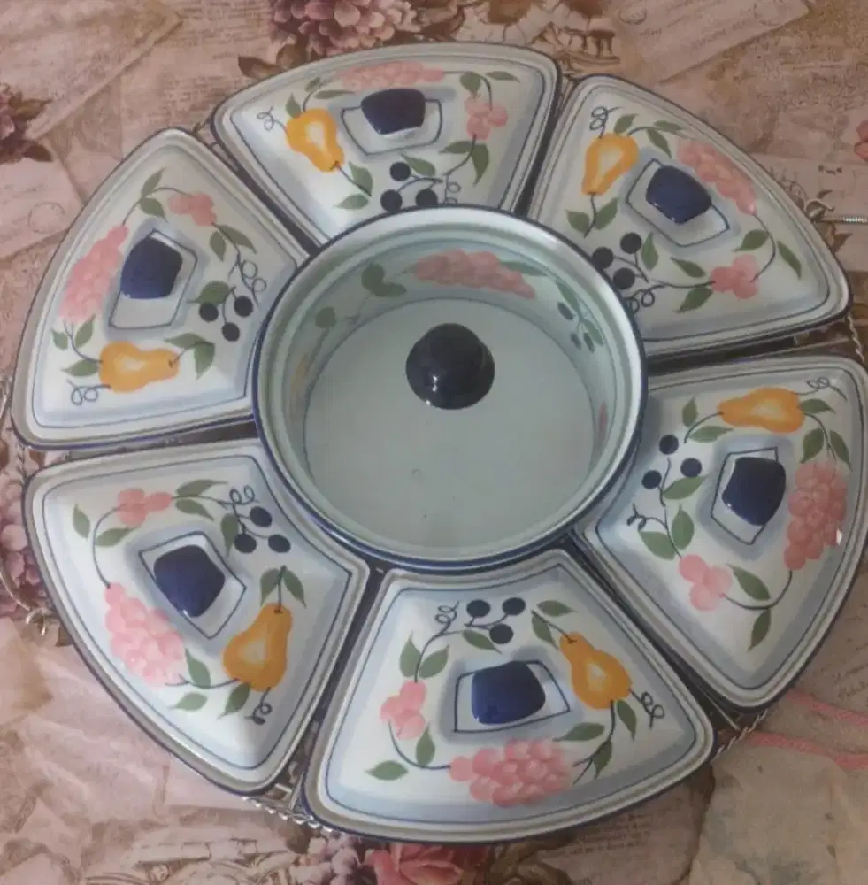 Piring prasmanan keramik