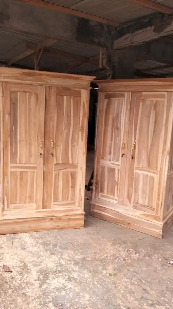 Lemari dua pintu jati