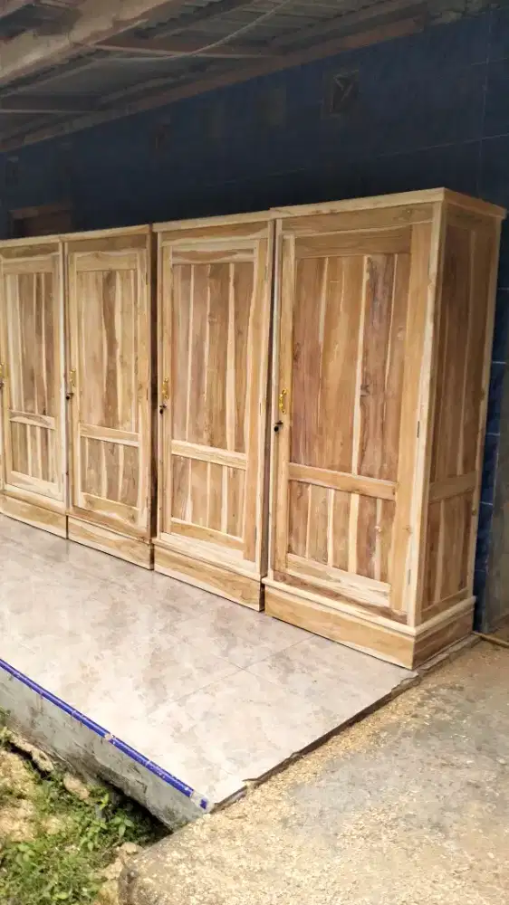 Lemari kost kayu jati