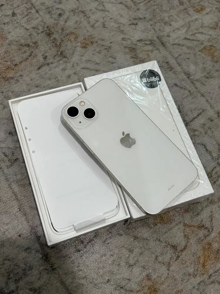 Bismillah jual cepat iPhone 13 starlight 128 Blibli