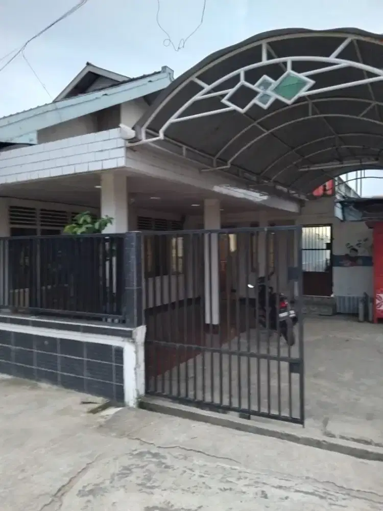 Dijual Rumah 2 Lt Besar Luas Strategis Ada Kolam Renang Bukit Lama Plg