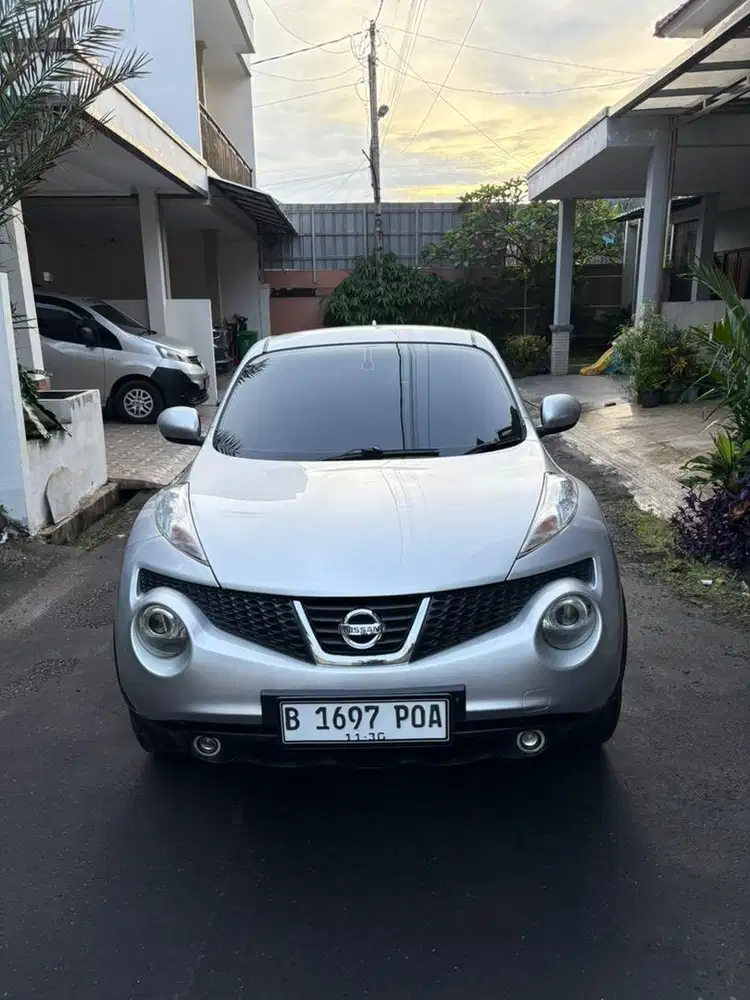 Termurah Low km Nissan Juke 1.5 AT mulus 2011 silver